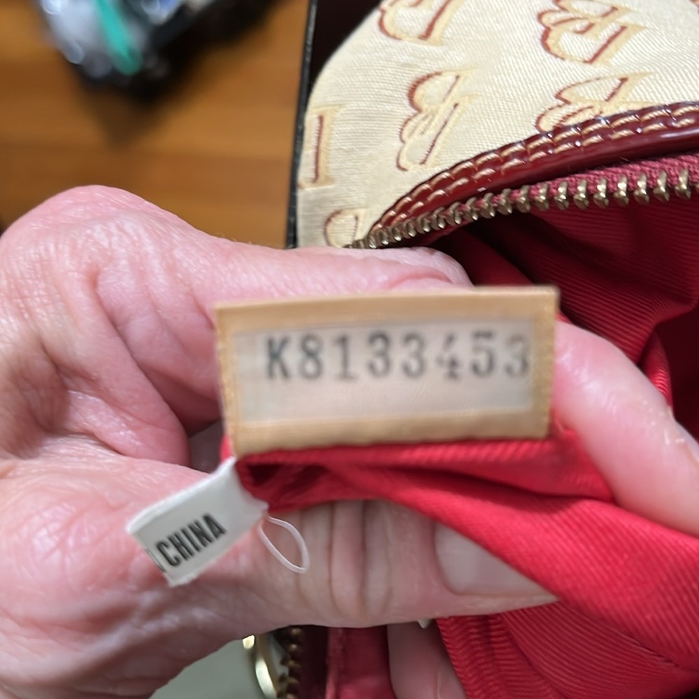 Dooney & Bourke XL NIKKI Signature Shoulder Handbag in Red Patent & Cream Canvas - Picture 8 of 10